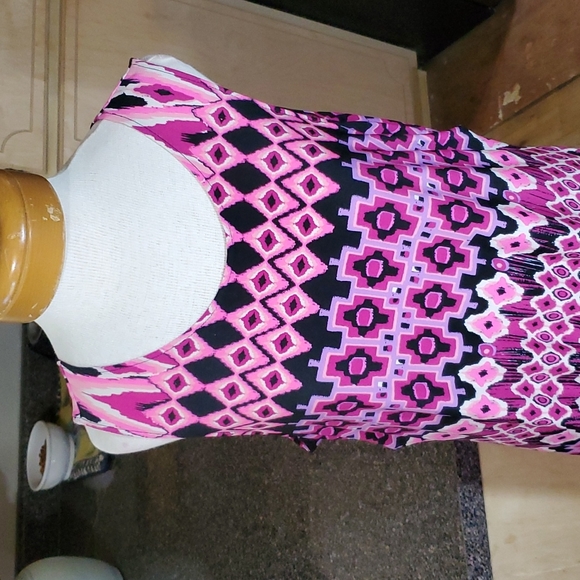 DN Design Dress - Picture 2 of 6